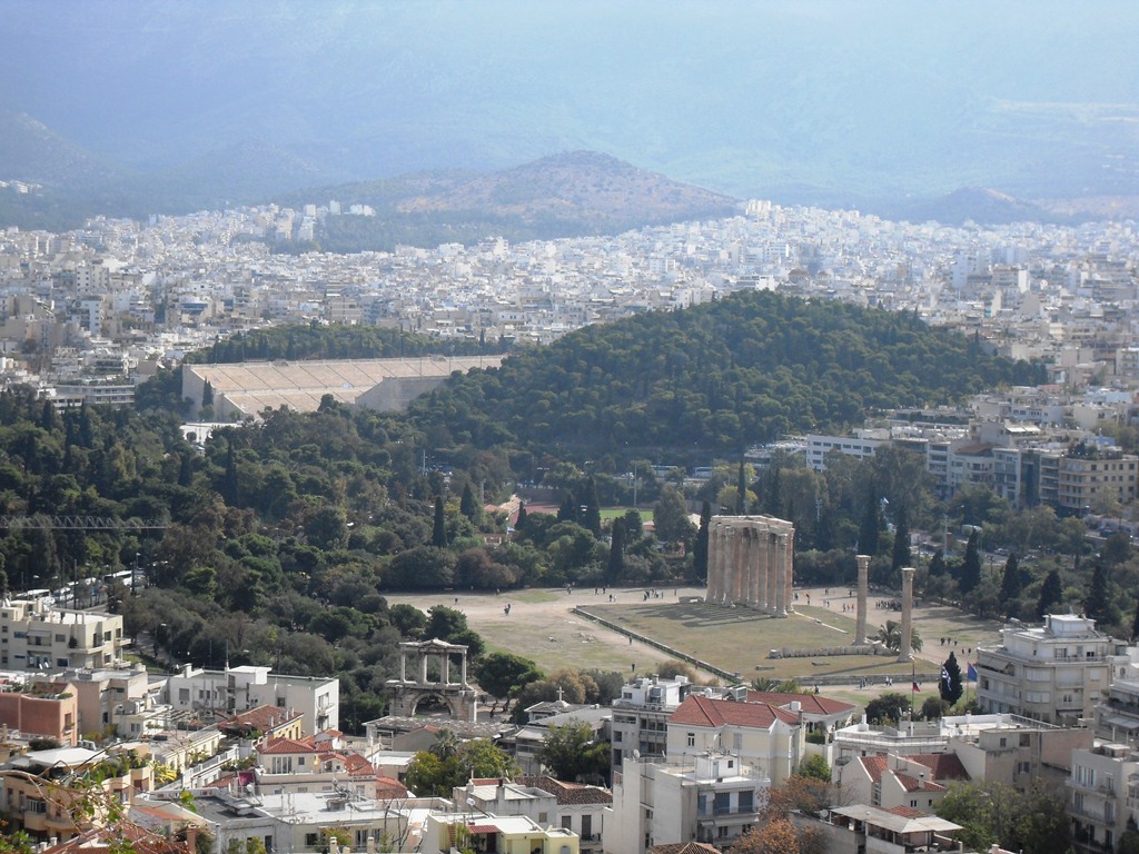Blick von der Akropolis auf Zeustempel und Olympiastadion