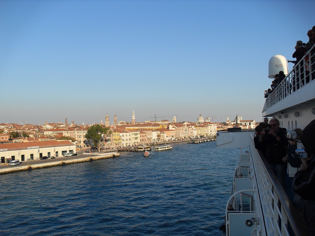 Ausfahrt durch die Lagune von Venedig